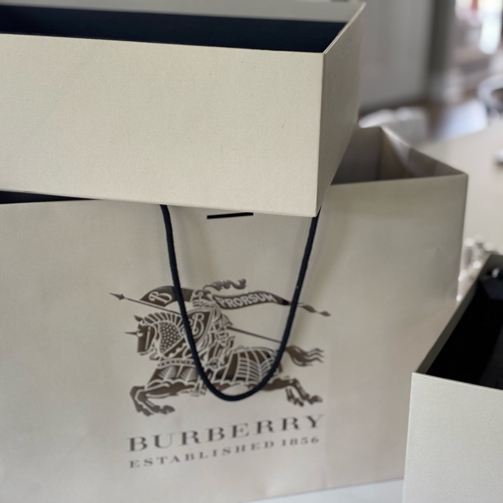 Burberry Tan and Black Satchel with Iconic Design - Picture 6 of 7